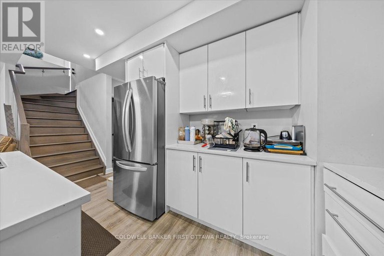 28927666/560-queen-mary-street/overbrookcastle-heights/ottawa/ontario/K1K1W1_35