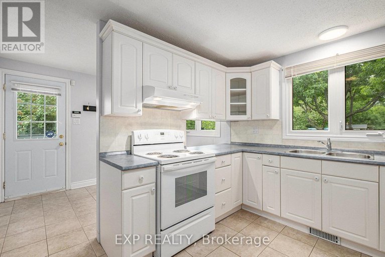 28500689/75-chesterton-drive/borden-farmstewart-farmcarleton-heightsparkwood-hills/ottawa/ontario/K2E5T5_10