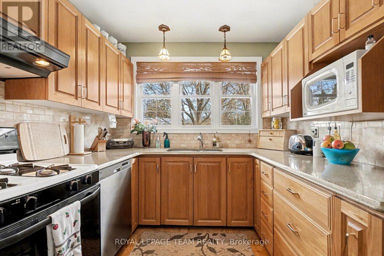 29172924/30-juniper-court/borden-farmstewart-farmcarleton-heightsparkwood-hills/ottawa/ontario/K2E5M6_13