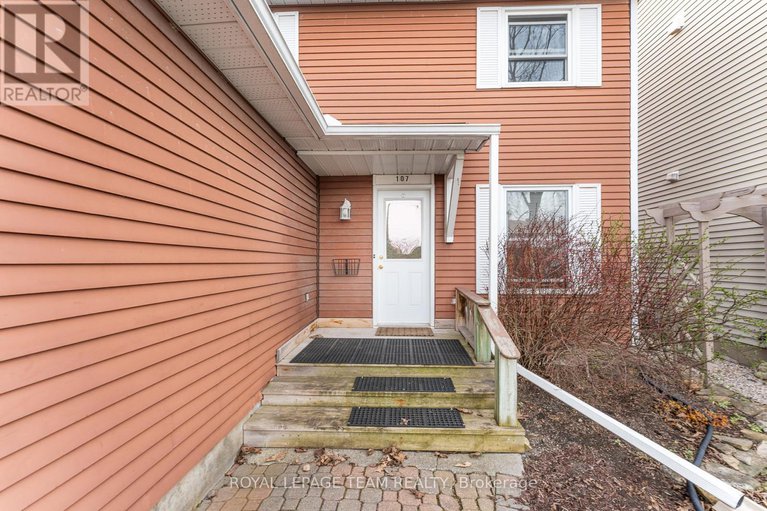 28234836/107-melanie-crescent/glencairnhazeldean/ottawa/ontario/K2L2E4_5