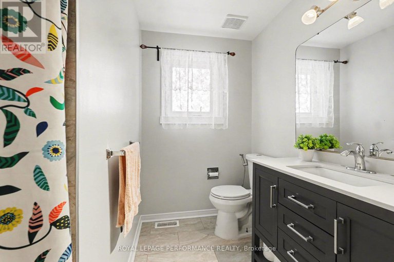 29397617/1931-ashmont-street/chapel-hill/ottawa/ontario/K1C7B9_27