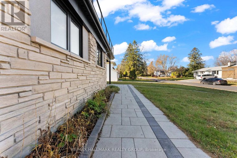 28291758/2-st-remy-drive/pheasant-run/ottawa/ontario/K2J1A3_17