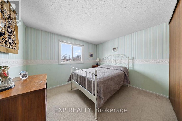 29485103/915-lawnsberry-drive/chatelaine-village/ottawa/ontario/K1E1Y2_22