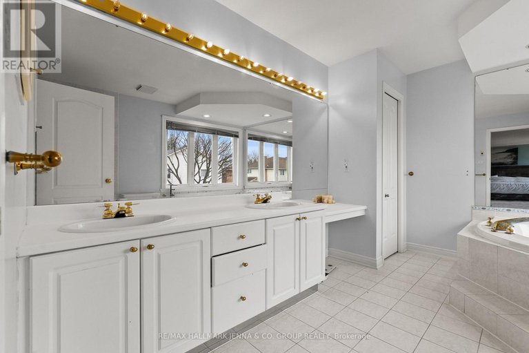 29601661/14-holly-ridge/stittsville-central/ottawa/ontario/K2S1C9_24