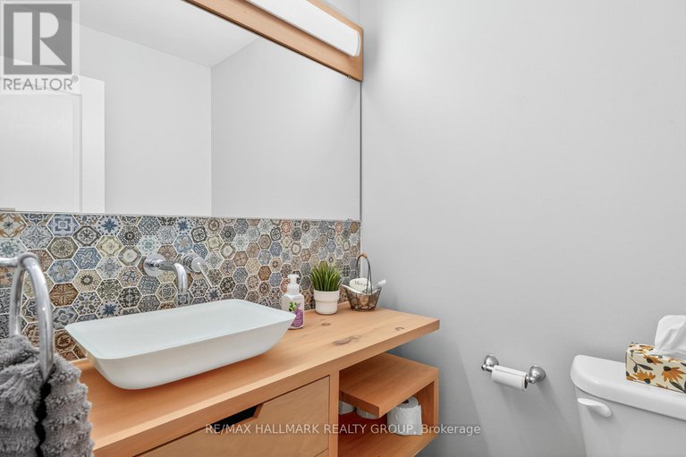 28761916/30-oakhurst-crescent/blackburn-hamlet/ottawa/ontario/K1B4A6_25