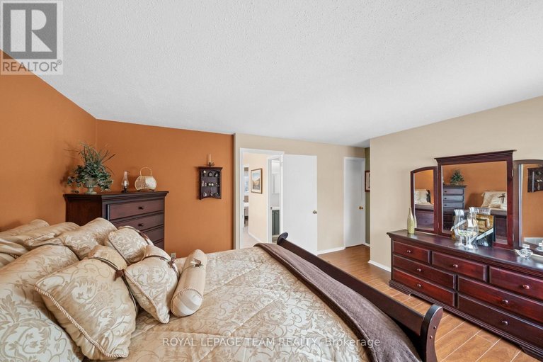 29528720/7942-decarie-drive/orleans-wood/ottawa/ontario/K1C2K3_16