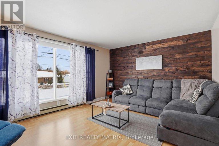 29432668/635-front-road-w/lorignal/champlain/ontario/K0B1K0_7