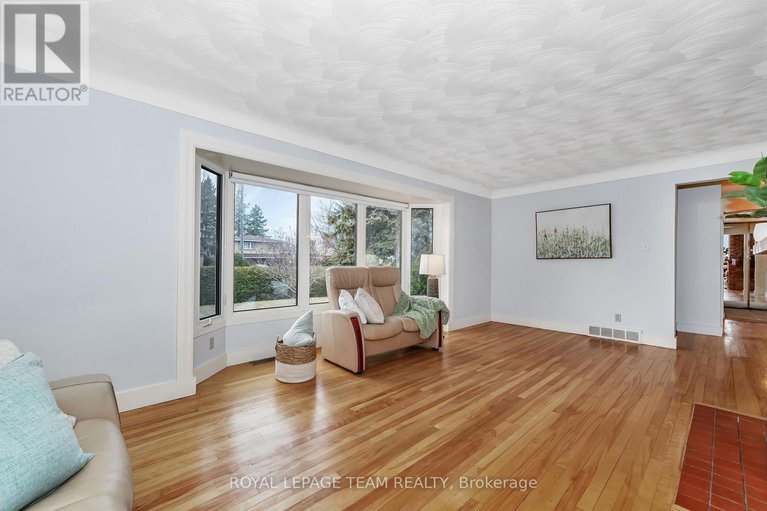 27726698/2099-balharrie-avenue/ottawa/ontario/K1G1G4_6