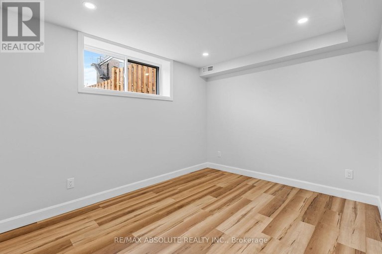 29124696/121-evelyn-avenue/ottawa-east/ottawa/ontario/K1S5K1_39