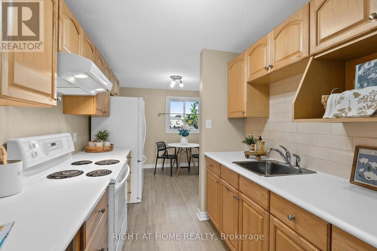 28881913/235-thistledown-court/pheasant-run/ottawa/ontario/K2J1N1_13