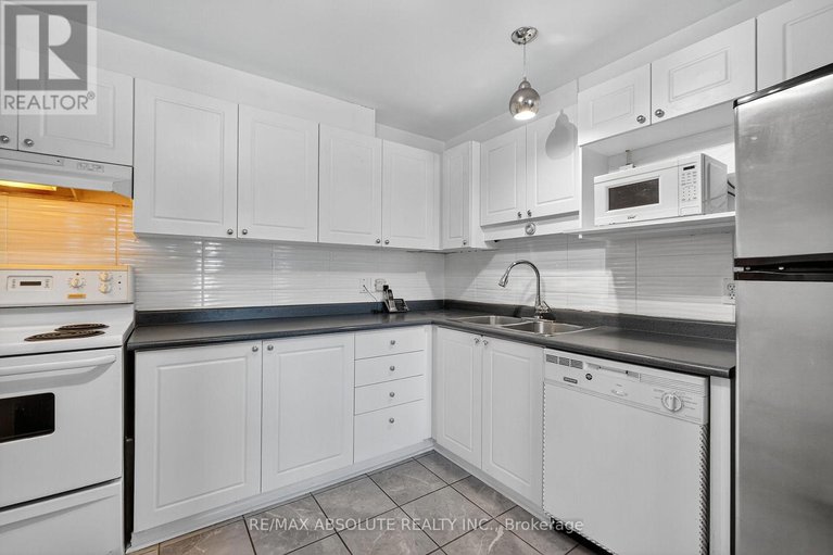 29091059/2628-baseline-road/leslie-park/ottawa/ontario/K2H7B4_10