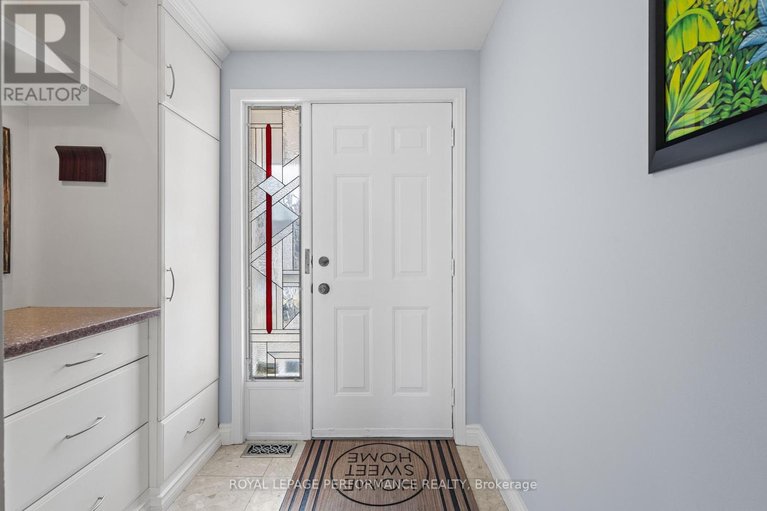 29606719/219-switzer-avenue/westborohampton-park/ottawa/ontario/K1Z7H8_4