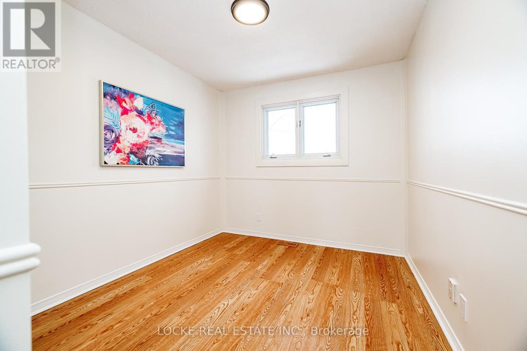 29239640/22-550-straby-avenue/overbrookcastle-heights/ottawa/ontario/K1K1H1_31