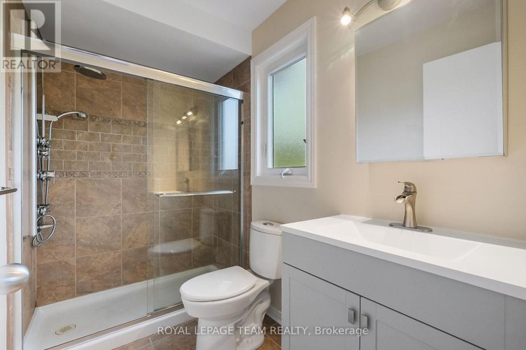 29089412/6201-arbourwood-drive/chapel-hill/ottawa/ontario/K1C7L6_29