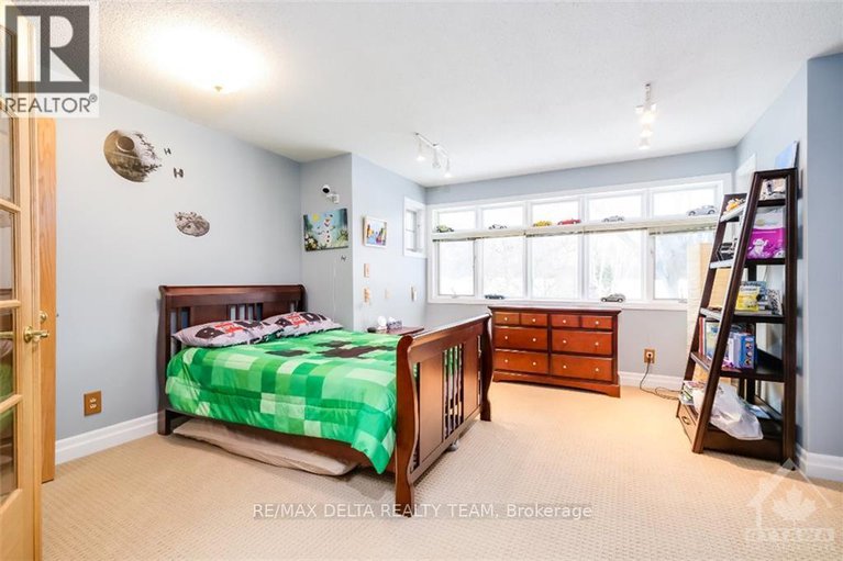 28495389/4-aleutian-road/bruce-farmgraham-parkqualicumbellands/ottawa/ontario/K2H7C8_25