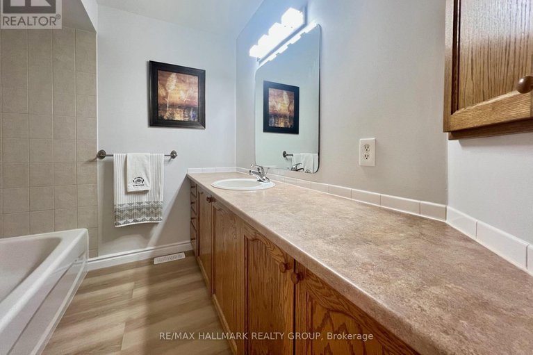 28929398/4-valemont-st-street/barrhaven-east/ottawa/ontario/K2G6W2_23