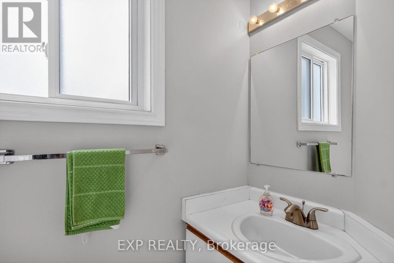 29536083/43-hummingbird-crescent/cedargrovefraserdale/ottawa/ontario/K2J3A5_4