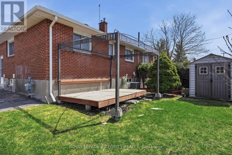 29652351/754-cummings-avenue/castle-heightsrideau-high/ottawa/ontario/K1K2L1_32