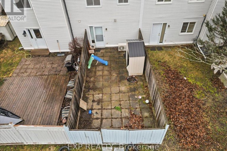 29633381/140-castlegreen-private/hunt-club-parkgreenboro/ottawa/ontario/K1T3N2_32