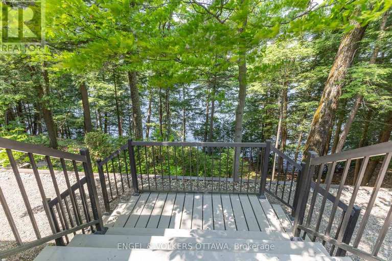 28451824/7-deerfield-drive/mcnabbraeside-twps/mcnabbraeside/ontario/K0A3L0_20