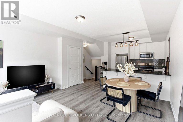 29519858/808-kiniw-private/cfb-rockcliffe-and-area/ottawa/ontario/K1K5A4_5