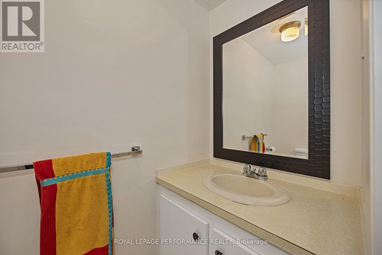 28901939/461-duvernay-drive/queenswood-heights-south/ottawa/ontario/K1E2N7_28