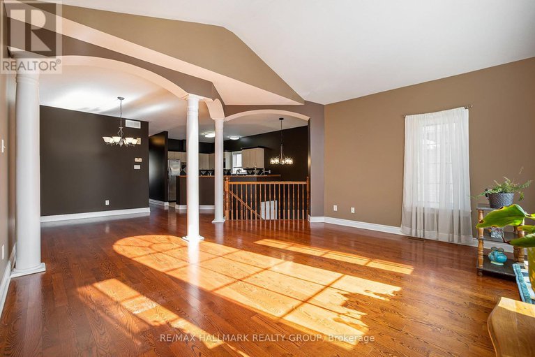 28920154/24-castle-glen-crescent/glencairnhazeldean/ottawa/ontario/K2L4H1_6