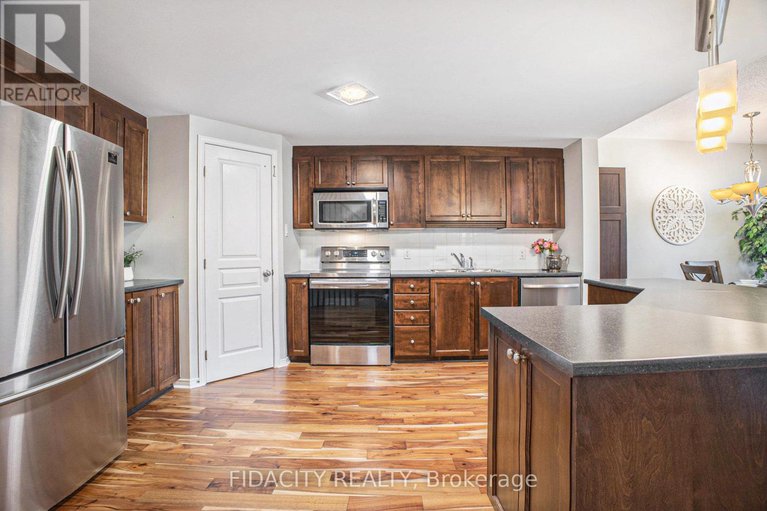 28418816/1493-carronbridge-circle/emerald-meadowstrailwest/ottawa/ontario/K2M0G7_6