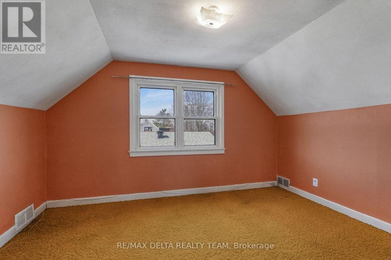 29645620/1242-vancouver-avenue/ellwood/ottawa/ontario/K1V6V3_15