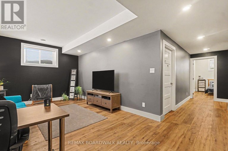 29403238/87-cobblestone-drive/village-of-russell/russell/ontario/K4R0B2_29