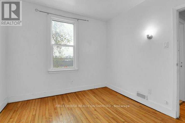 28627052/293-powell-avenue/west-centre-town/ottawa/ontario/K1S2A6_27