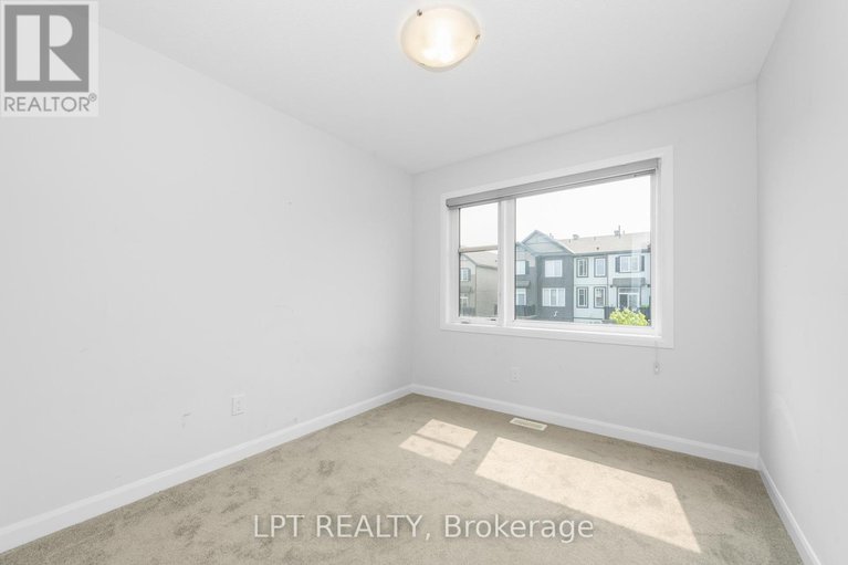 28716756/105-teelin-circle/half-moon-bay/ottawa/ontario/K2J6V1_16