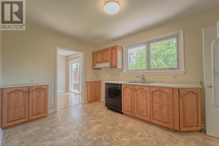 28513866/536-browning-avenue/riverview-park/ottawa/ontario/K1G0T4_17