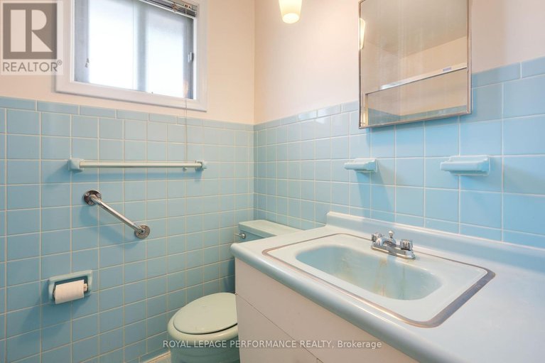 28634113/2194-haig-drive/elmvale-acres/ottawa/ontario/K1G2L2_20