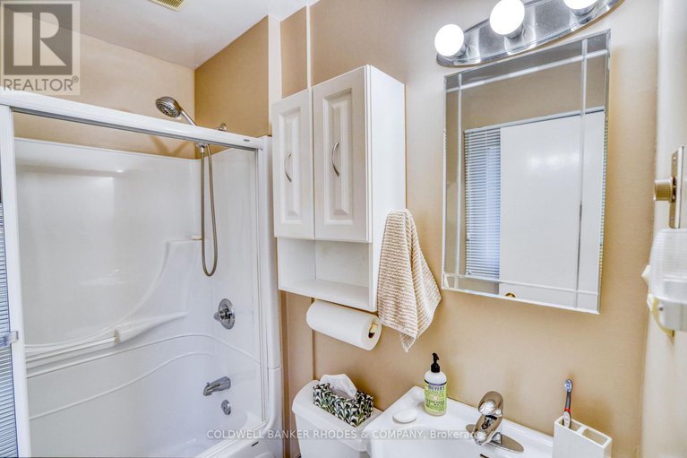 29378691/118-robinson-avenue/sandy-hill/ottawa/ontario/K1N8P1_9