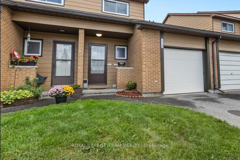 28930339/2163-orient-park-drive/blackburn-hamlet-south/ottawa/ontario/K1B4W1_2
