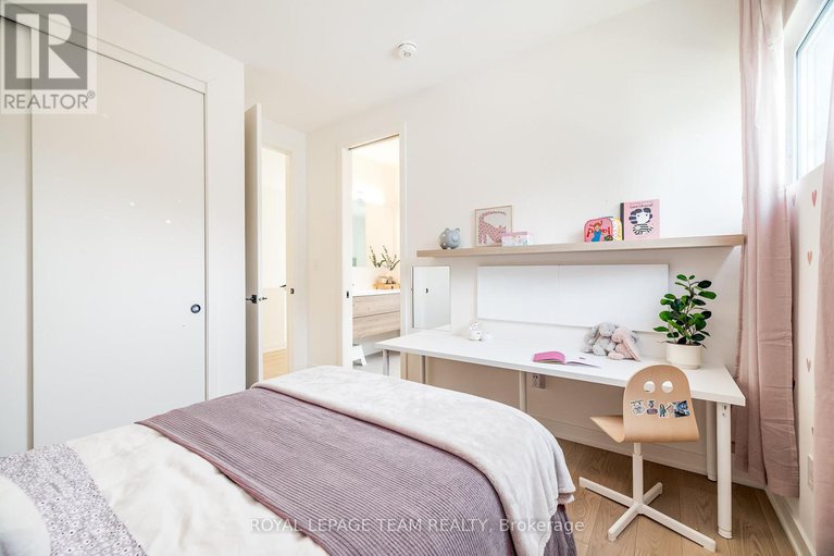 28678296/1995-lenester-avenue/mckellar-heightsglabar-park/ottawa/ontario/K2A1K4_27