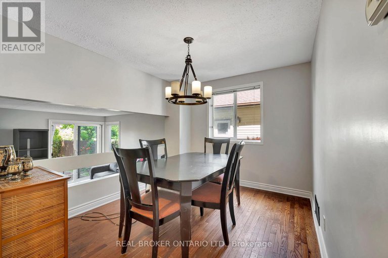 28643717/433-duvernay-drive/queenswood-heights-south/ottawa/ontario/K1E2N7_8