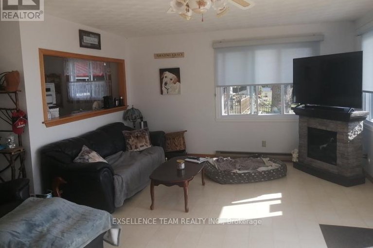 28877485/6803-st-louis-point-road-s/south-glengarry-charlottenburgh-twp/south-glengarry/ontario/K0C2E0_17