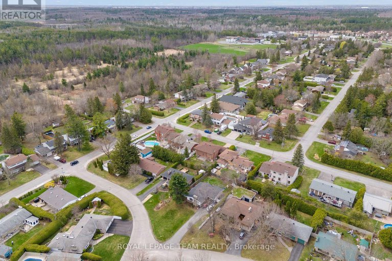 27932475/44-sycamore-drive/arbeatha-park/ottawa/ontario/K2H8K3_32