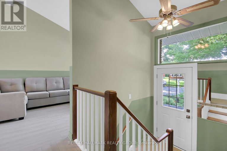 28570009/2286-elmira-drive/parkway-park/ottawa/ontario/K2C1H4_4