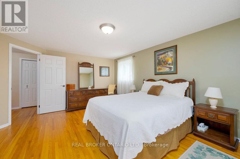 28522793/31-oakhurst-crescent/blackburn-hamlet/ottawa/ontario/K1B4A5_18