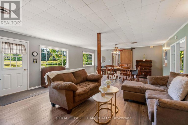 28652632/12135-county-road-2-road/south-dundas-williamsburgh-twp/south-dundas/ontario/K0C1X0_14