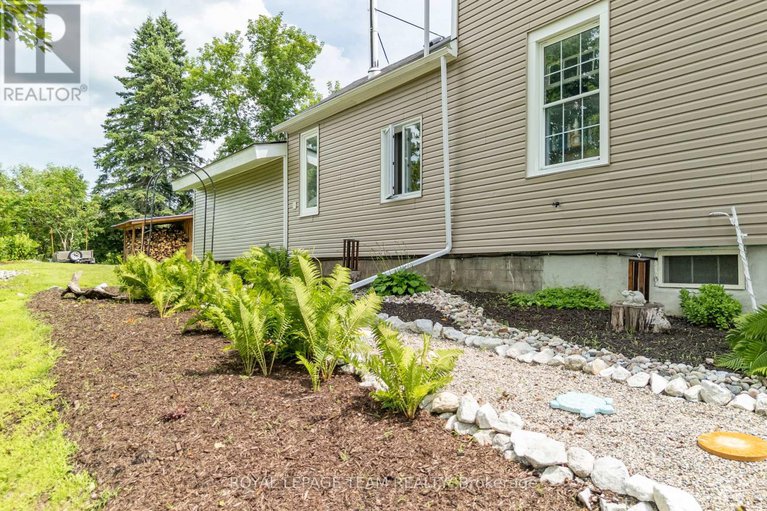 28601019/81-york-street/lanark-highlands-lanark-village/lanark-highlands/ontario/K0G1K0_34