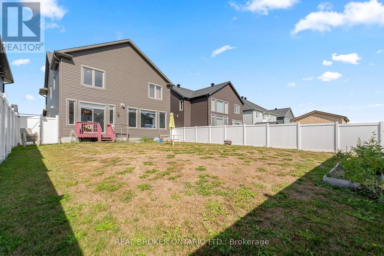 28980027/28-sopwith-private/huntley-ward-south-east/ottawa/ontario/K0A1L0_33
