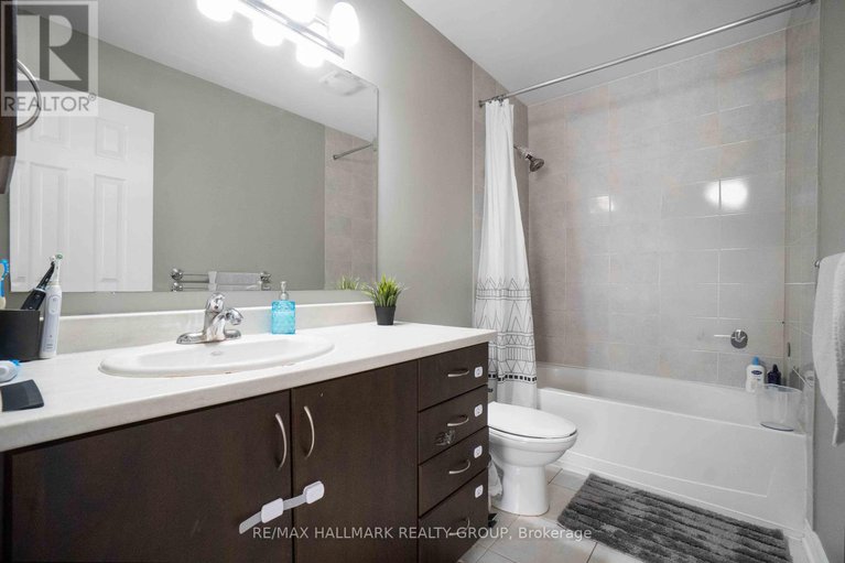 28463809/125-mancini-way/strandherd/ottawa/ontario/K2J5X3_20