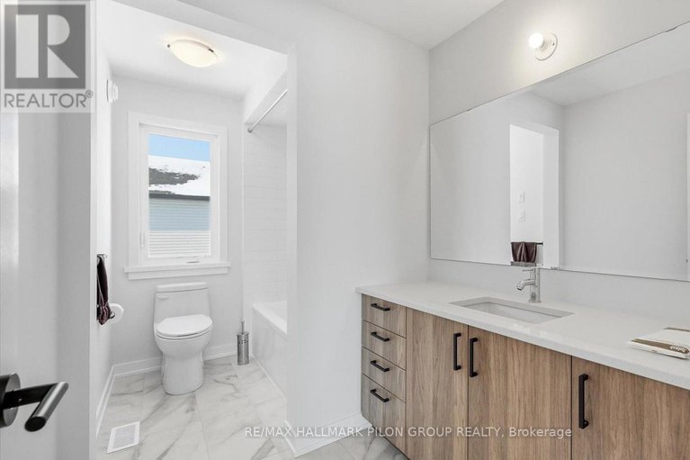 29329750/272-cornice-street/mer-bleuebradley-estatesanderson-park/ottawa/ontario/K1W0W4_17