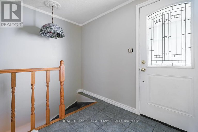28322181/323-amiens-street/bilberry-creekqueenswood-heights/ottawa/ontario/K1E1N4_3