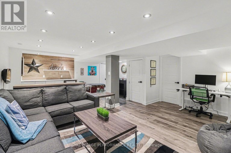 29602570/1006-sheenboro-crescent/fallingbrookpineridge/ottawa/ontario/K4A3M8_29