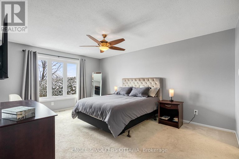 29176704/29-valley-ridge-street/borden-farmstewart-farmcarleton-heightsparkwood-hills/ottawa/ontario/K2E7W3_26